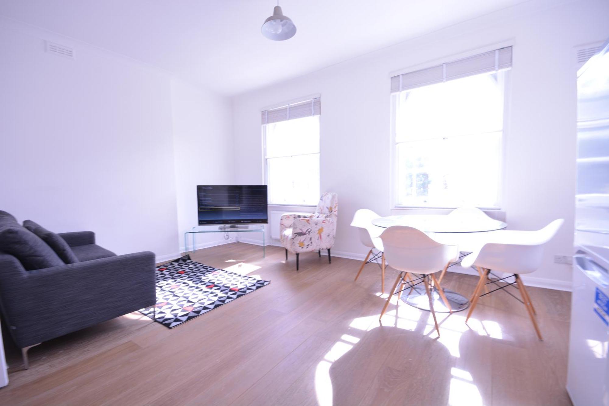 Primestate Hyde Park Apartament *